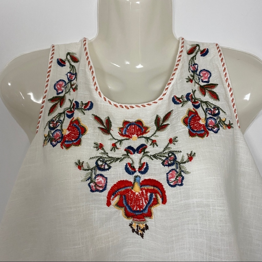 Max Studio Embroidery Lace Top! - Picture 2 of 7